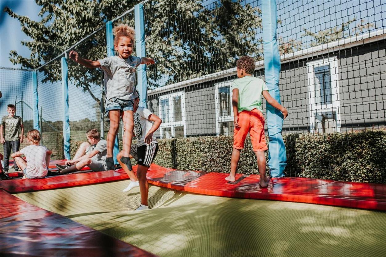 Recreatiepark Jachthaven De Veerstal Lathum - Luxe Chalet מראה חיצוני תמונה