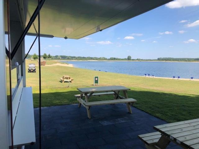Recreatiepark Jachthaven De Veerstal Lathum - Luxe Chalet מראה חיצוני תמונה