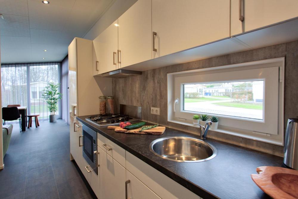 Recreatiepark Jachthaven De Veerstal Lathum - Luxe Chalet מראה חיצוני תמונה