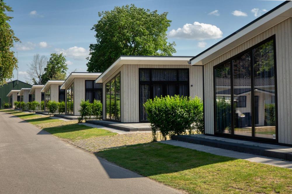 Recreatiepark Jachthaven De Veerstal Lathum - Luxe Chalet מראה חיצוני תמונה