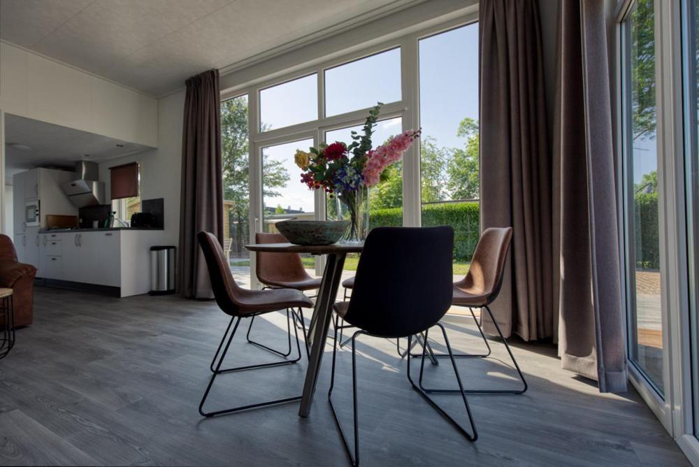 Recreatiepark Jachthaven De Veerstal Lathum - Luxe Chalet מראה חיצוני תמונה