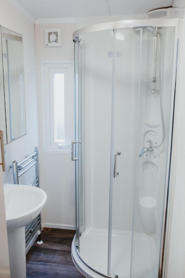 Recreatiepark Jachthaven De Veerstal Lathum - Luxe Chalet מראה חיצוני תמונה